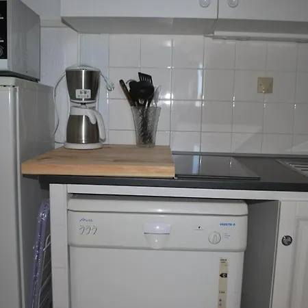 Apartment T2 Au Lavandou, 4 Pers, Acces Plage, Wi-fi, Clim, Parking - Fr-1-803-62