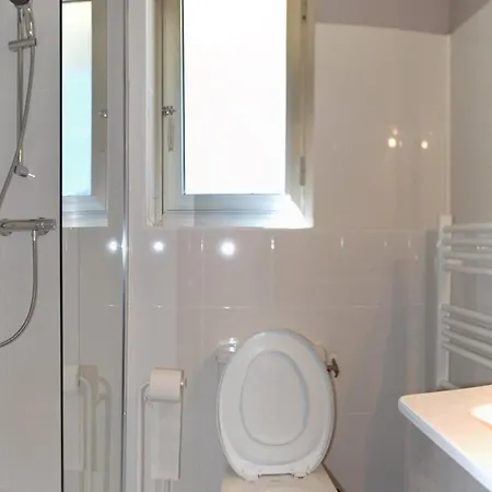 T2 Au Lavandou, 4 Pers, Acces Plage, Wi-fi, Clim, Parking - Fr-1-803-62 Apartment Le Lavandou