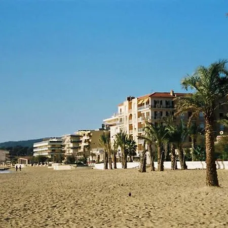 T2 Au Lavandou, 4 Pers, Acces Plage, Wi-fi, Clim, Parking - Fr-1-803-62 Le Lavandou